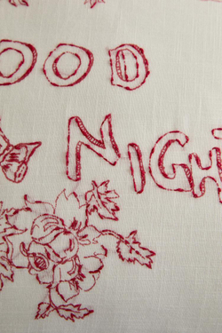 ZARA HOME ЧЕХОЛ ДЛЯ ДЕКОРАТИВНОЙ ПОДУШКИ С КОНТРАСТНОЙ ВЫШИТОЙ НАДПИСЬЮ, КРАСНЫЙ