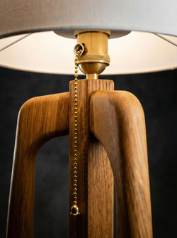 Детали торшера Elegante: фактура натурального дуба и латунный выключатель