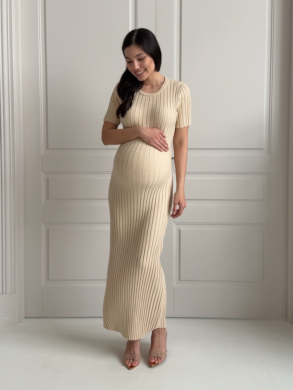 Платье вязаное, с короткими рукавами, с завязкой