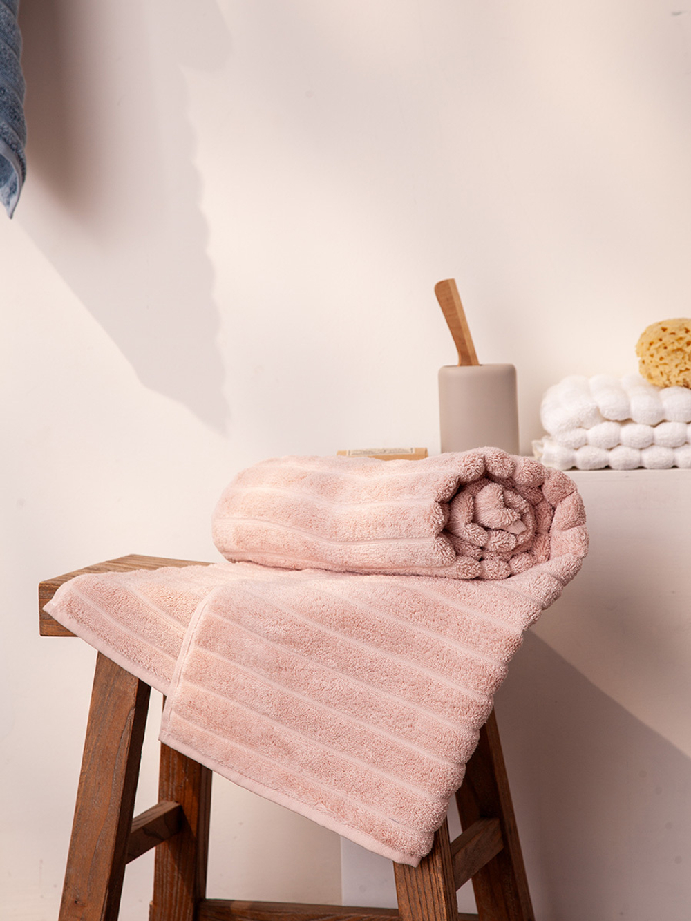 Полотенце банное waves цвета пыльной розы из коллекции essential, 70х140 см