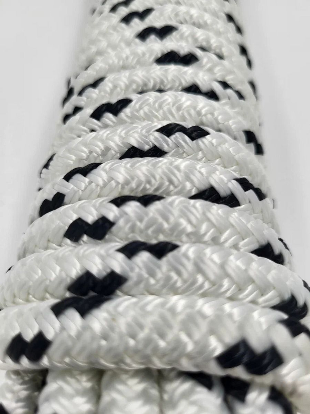 Шнур плетеный ШВАРТОВЫЙ 14,0 мм 2700 кг, 12 м