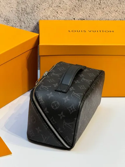 Несессер Louis Vuitton Toiletry Bag 2 Compartments Monogram Eclipse черный
