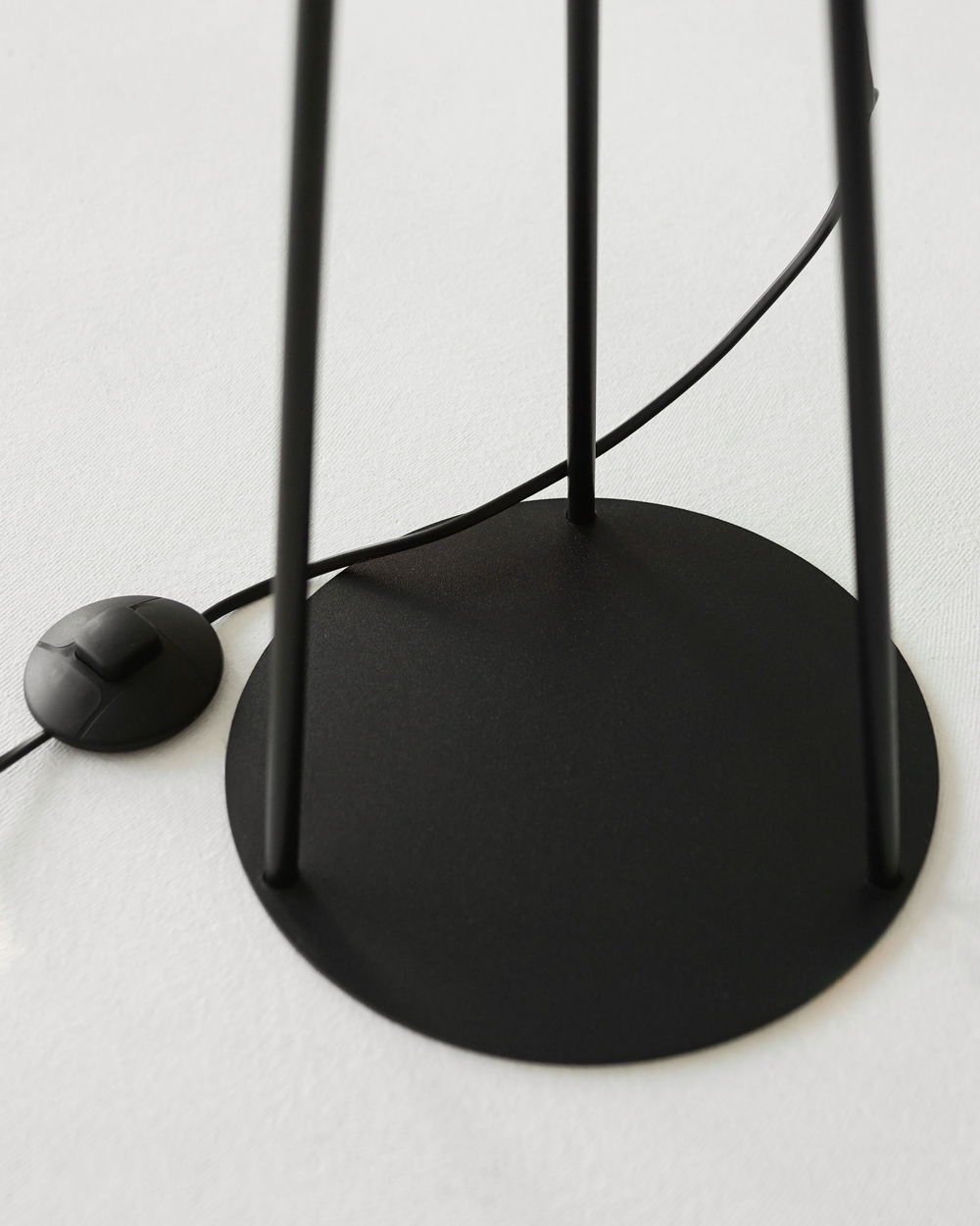 Торшер напольный золотой с белым абажуром в стиле лофт, светильник напольный классический, Дали, E27, 60 Вт