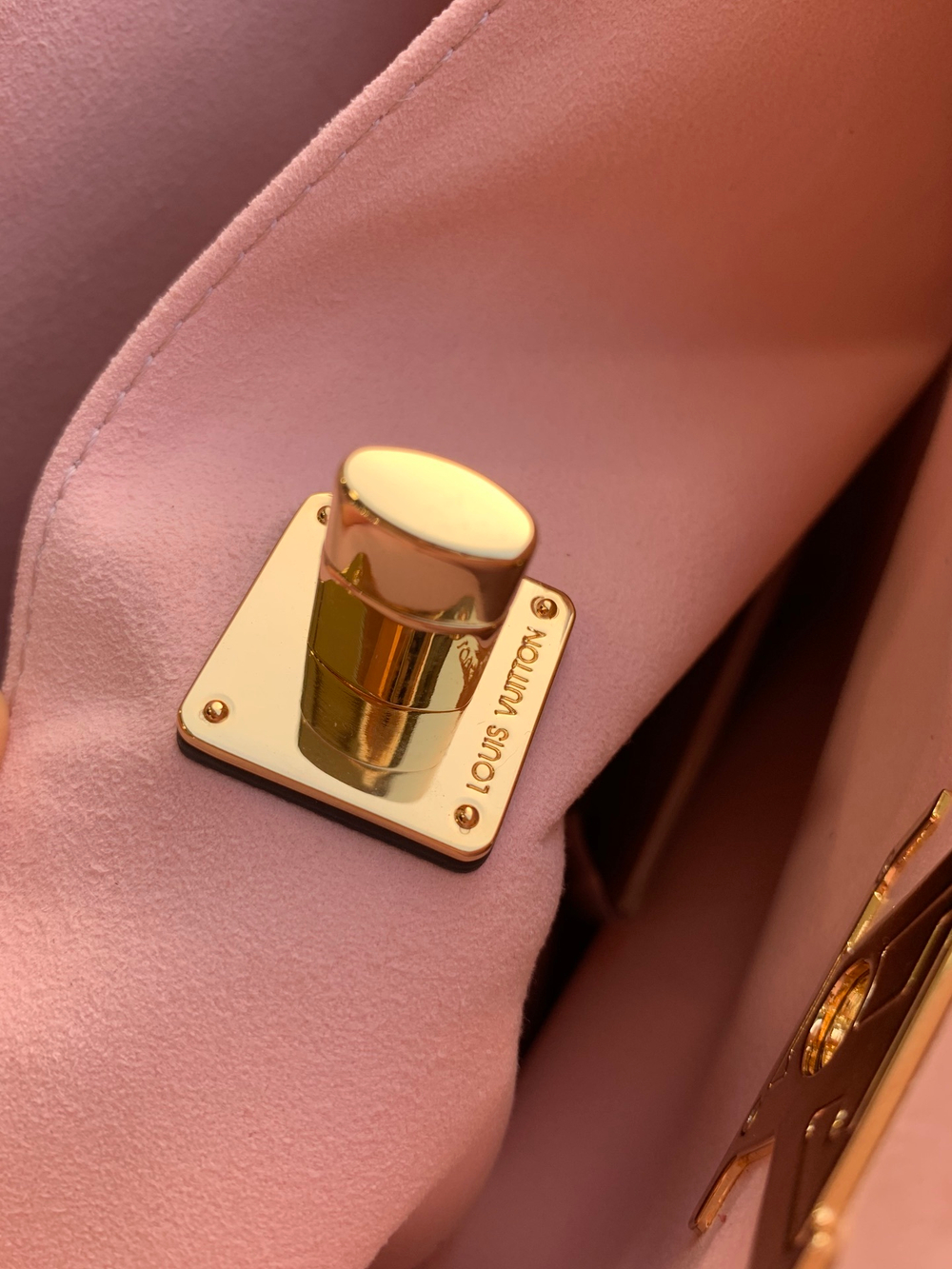 Louis Vuitton Lockme Shopper