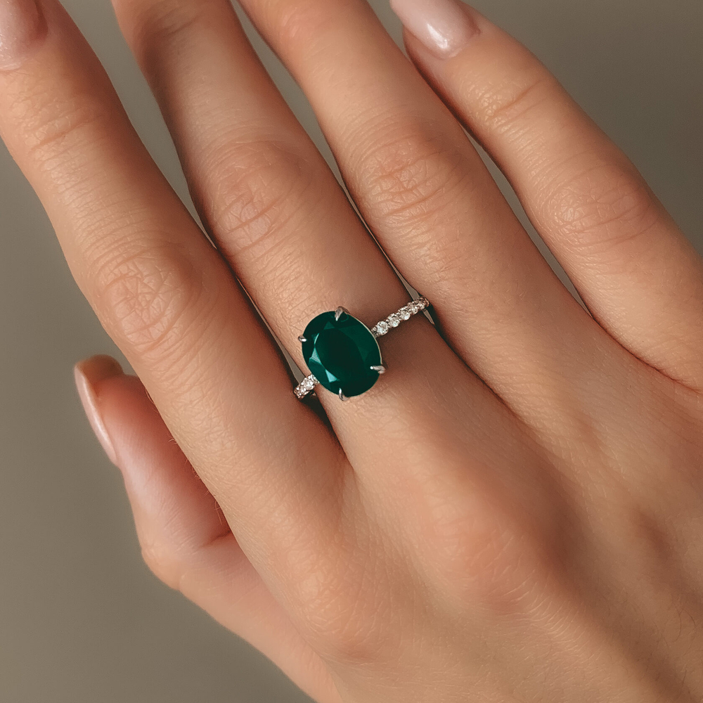 Кольцо Мечта с изумрудным агатом и белыми топазами