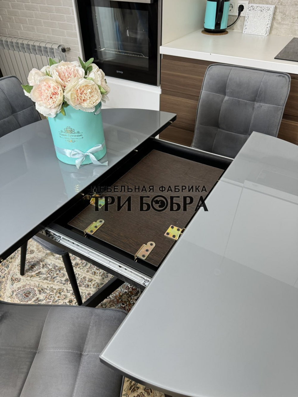 Круглый стеклянный раздвижной стол и стулья "ГУЧИ" серый