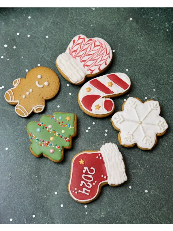 Новогодний набор пряников и орехов