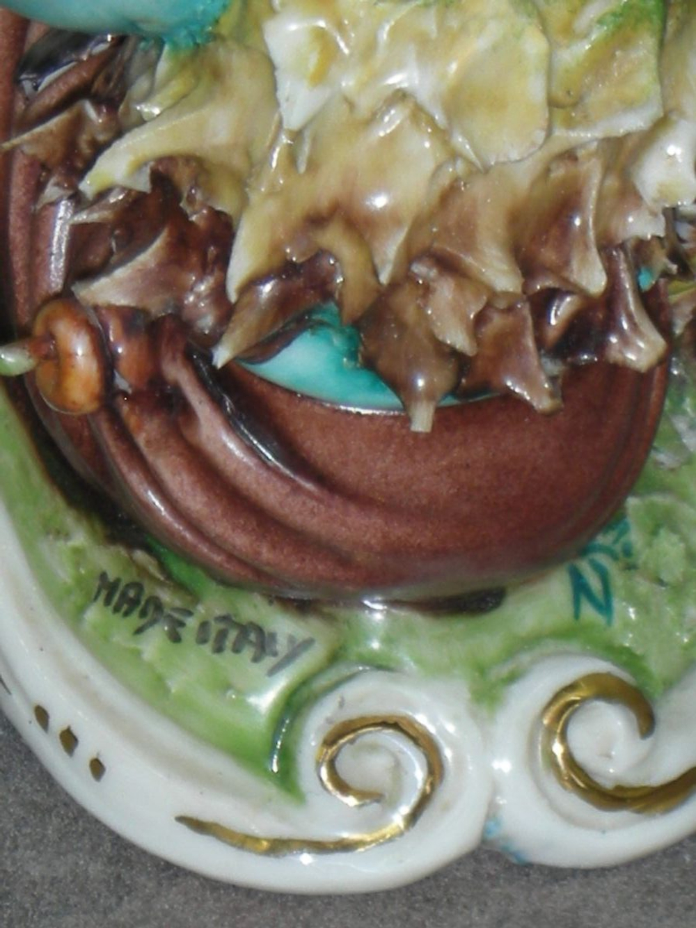 Статуэтка. Фарфор. Игра на дудочке. Capodimonte. Италия