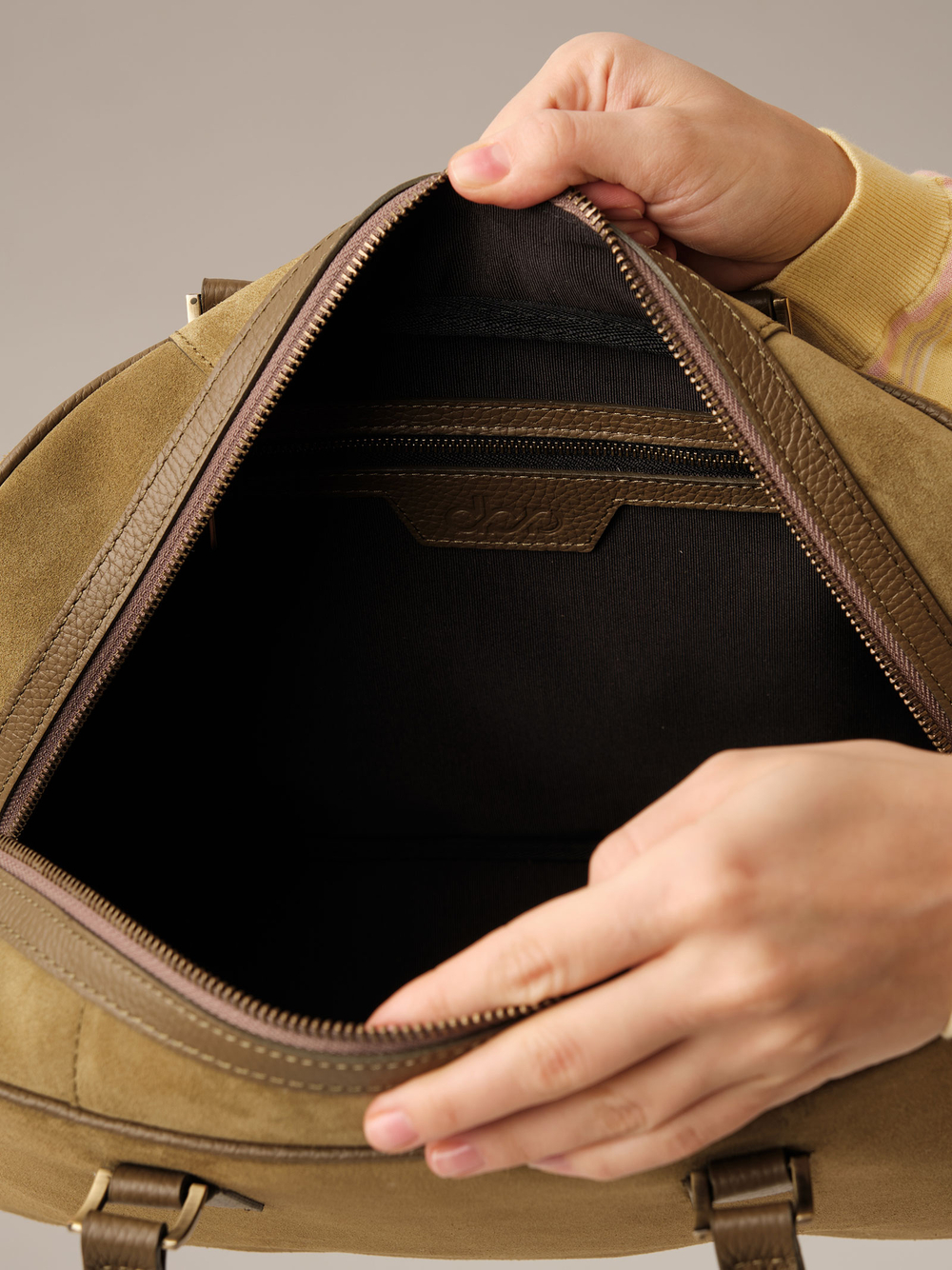 Замшевая сумка DBR Dominique 31389 белый мох