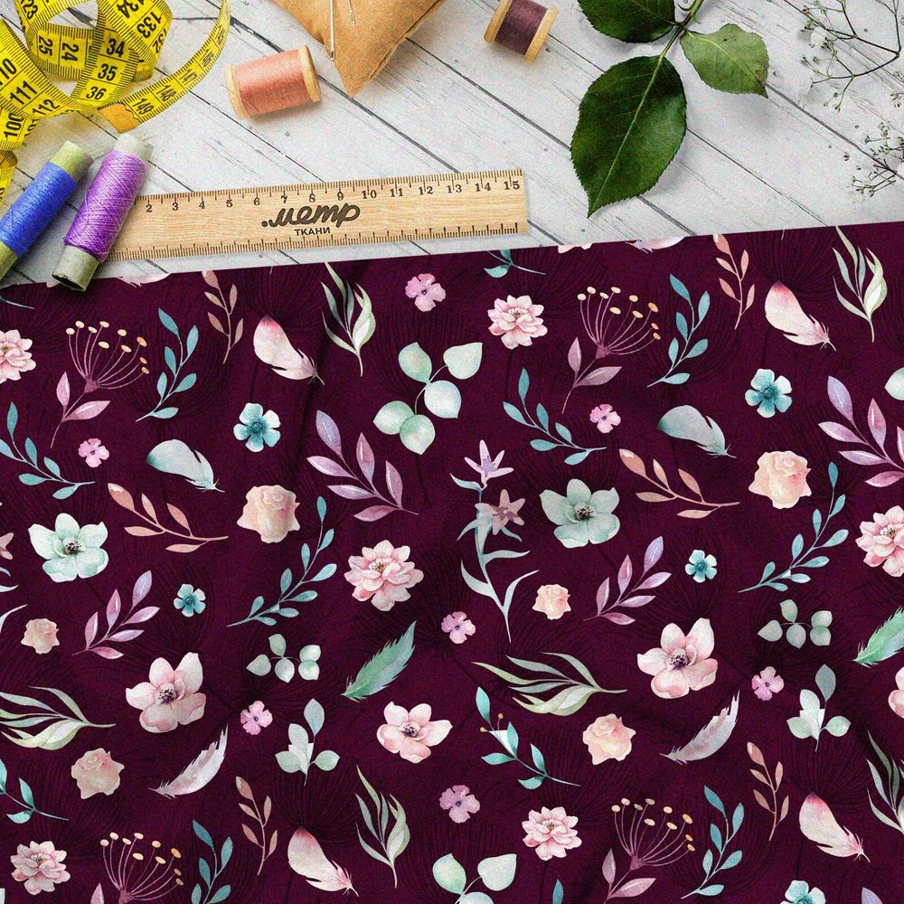 Ткань мембрана сдержанные цветы и листья на бордовом фоне