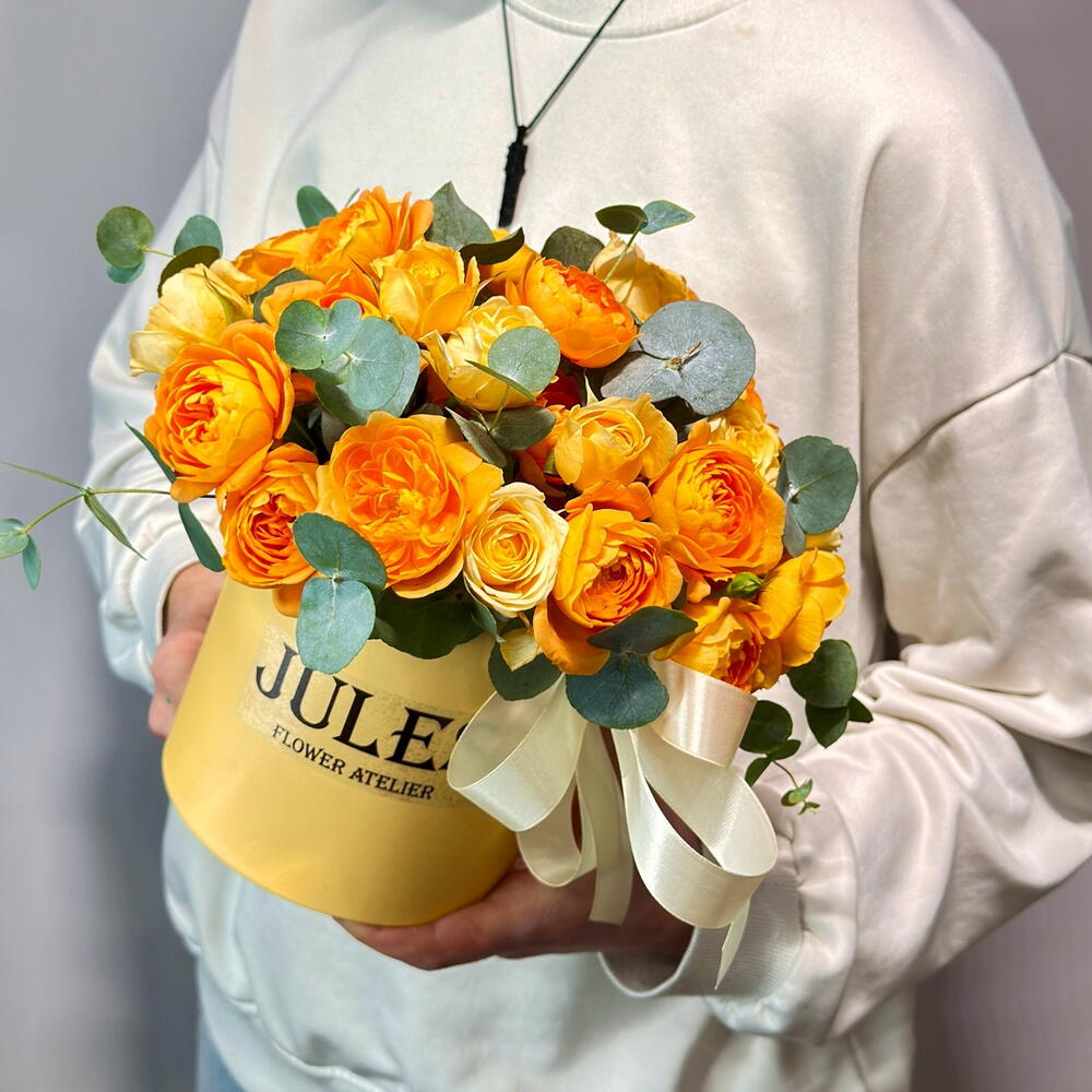 «Заводной апельсин» Цветы в коробке с пионовидной кустовой розой Джуси баблс