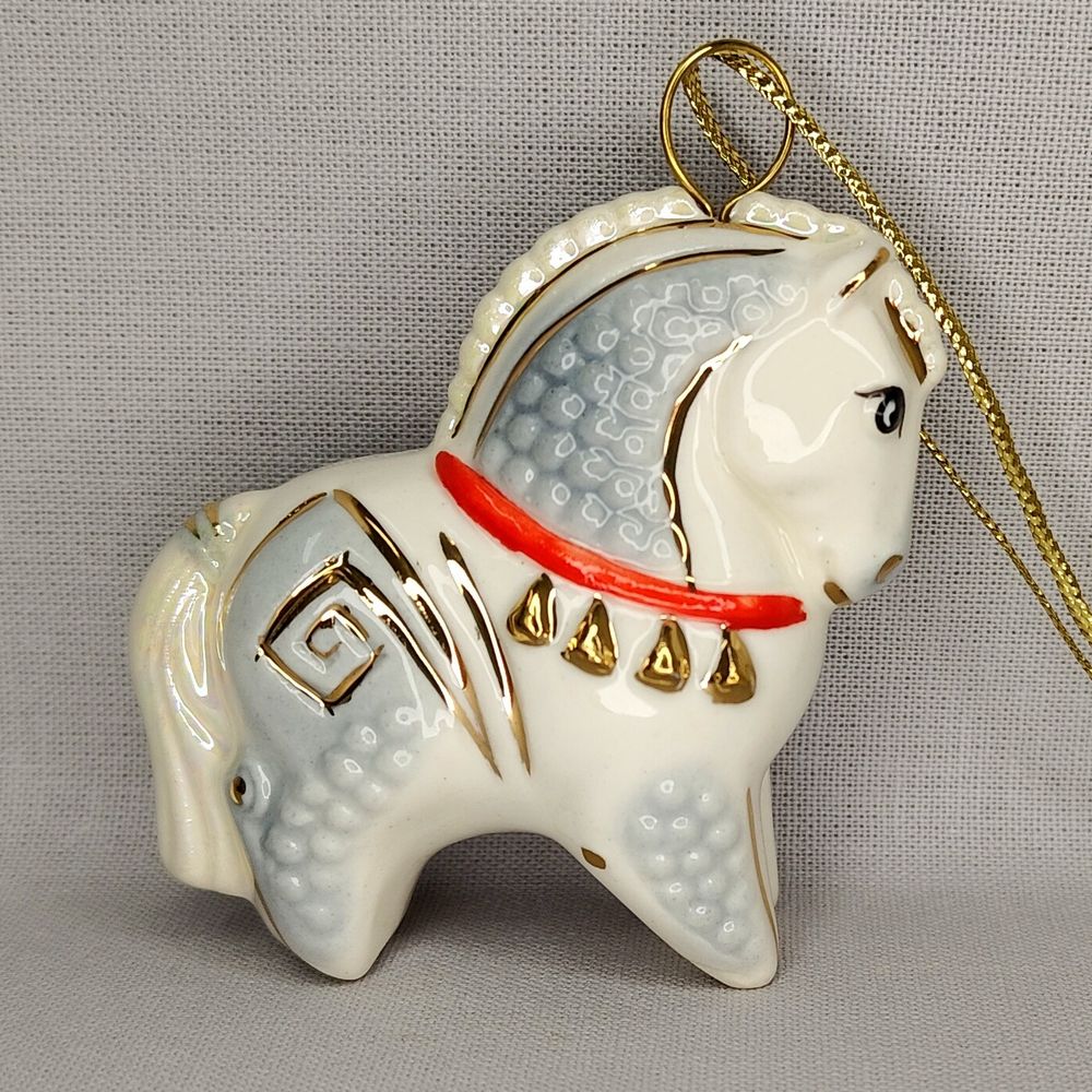 Фарфоровая ёлочная игрушка "Коник богатырский"