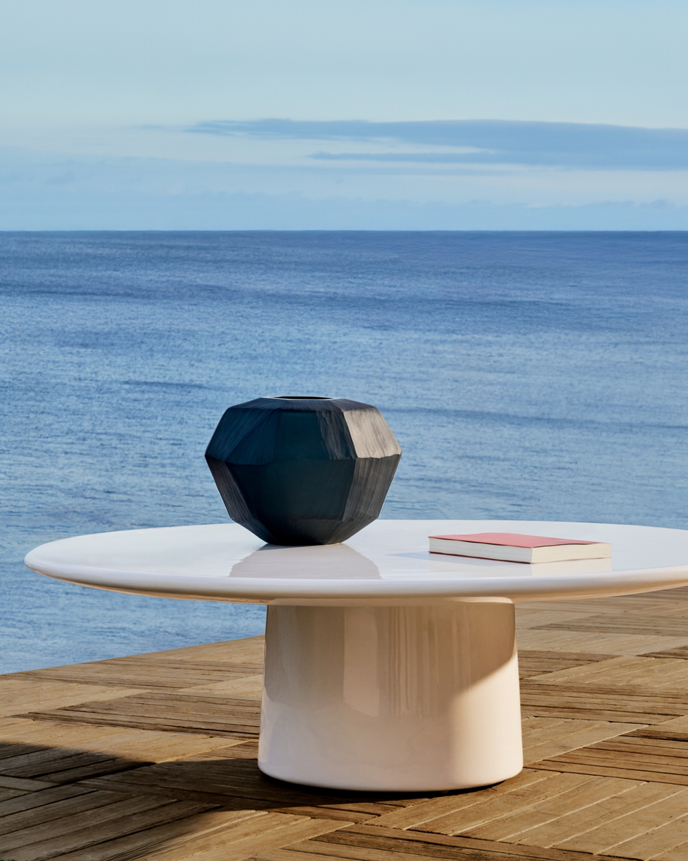 Журнальный столик Albanella из цемента с глянцевой белой отделкой Ø110 см