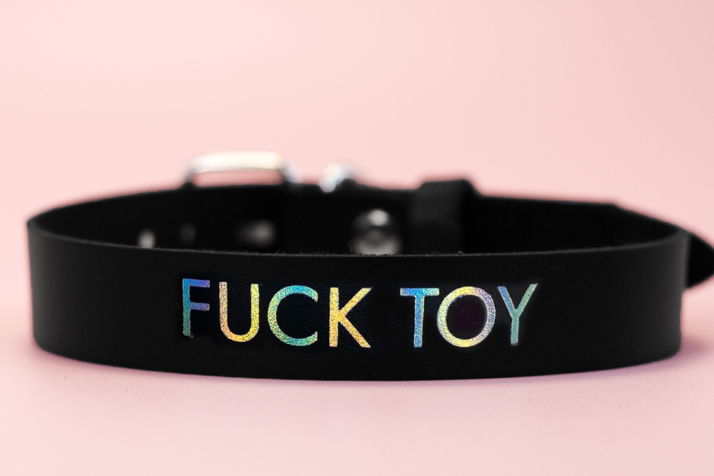Лунный свет Ошейник с надписью FUCK TOY (черный)