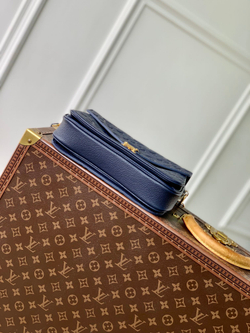 Louis Vuitton Pochette Metis