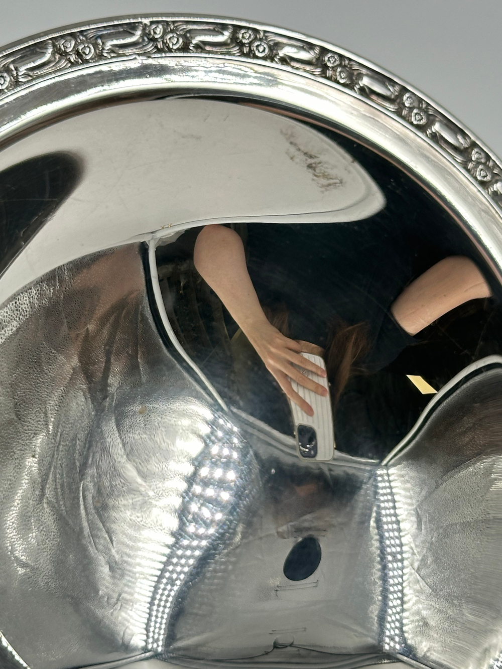 Углублённое блюдо на ножке