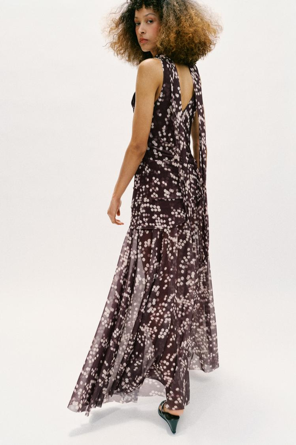 ZARA ДЛИННОЕ ПЛАТЬЕ ИЗ ПОЛУПРОЗРАЧНОЙ ТКАНИ В ГОРОШЕК, КОРИЧНЕВЫЙ/ЭКРЮ