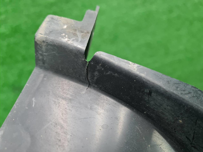 Кронштейн ПТФ правый BMW 3er F30 (2015-2020)