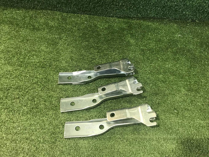 Петля капота левая VW Polo Sedan (2010-2020)