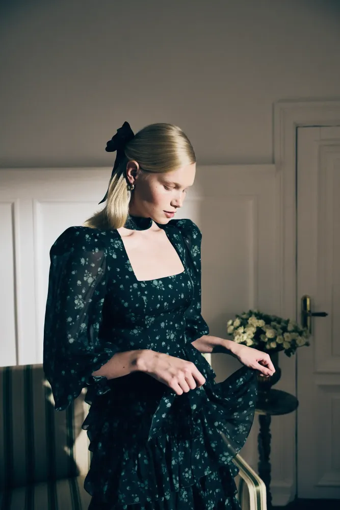 Valerie midi, платье миди из темно-зеленого шифона с цветочным принтом