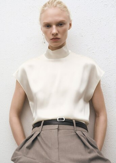 Шелковая блузка с воротником-стойкой