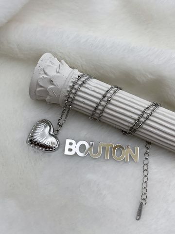 Колье серебристое с подвеской 