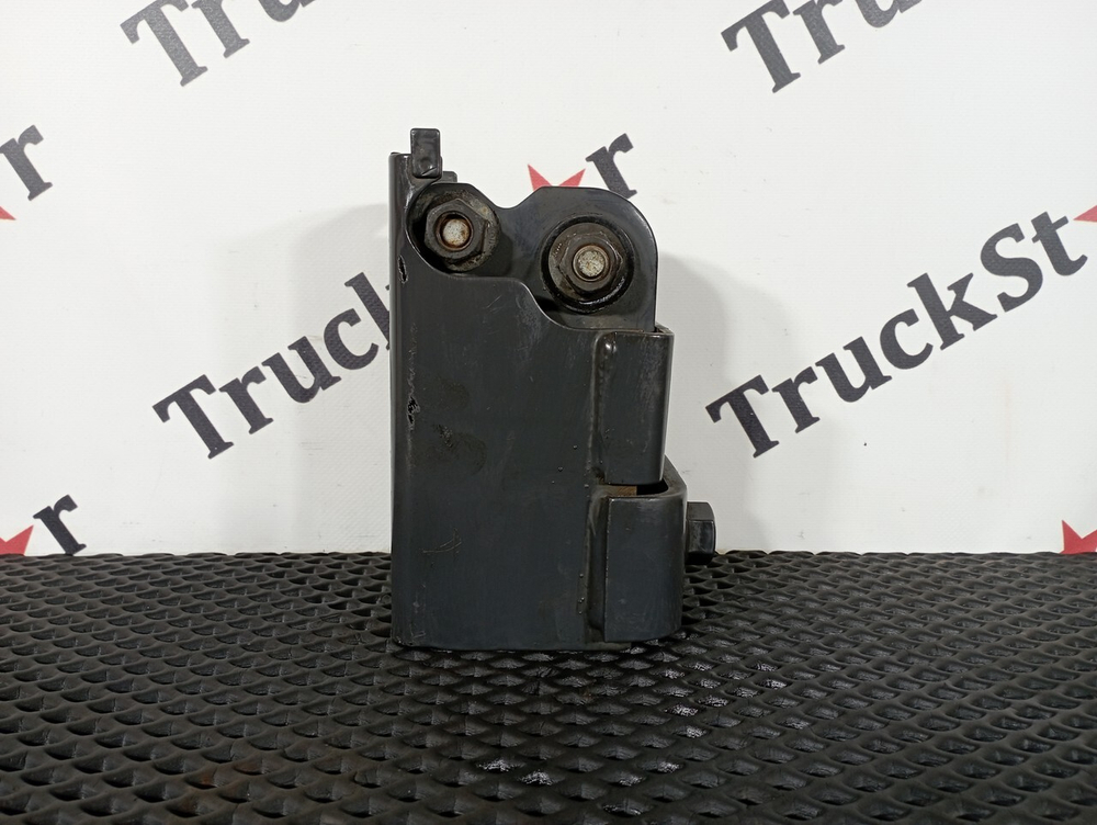 Кронштейн усилителя бампера левый