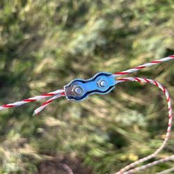 Соединитель для шнуров электропастуха