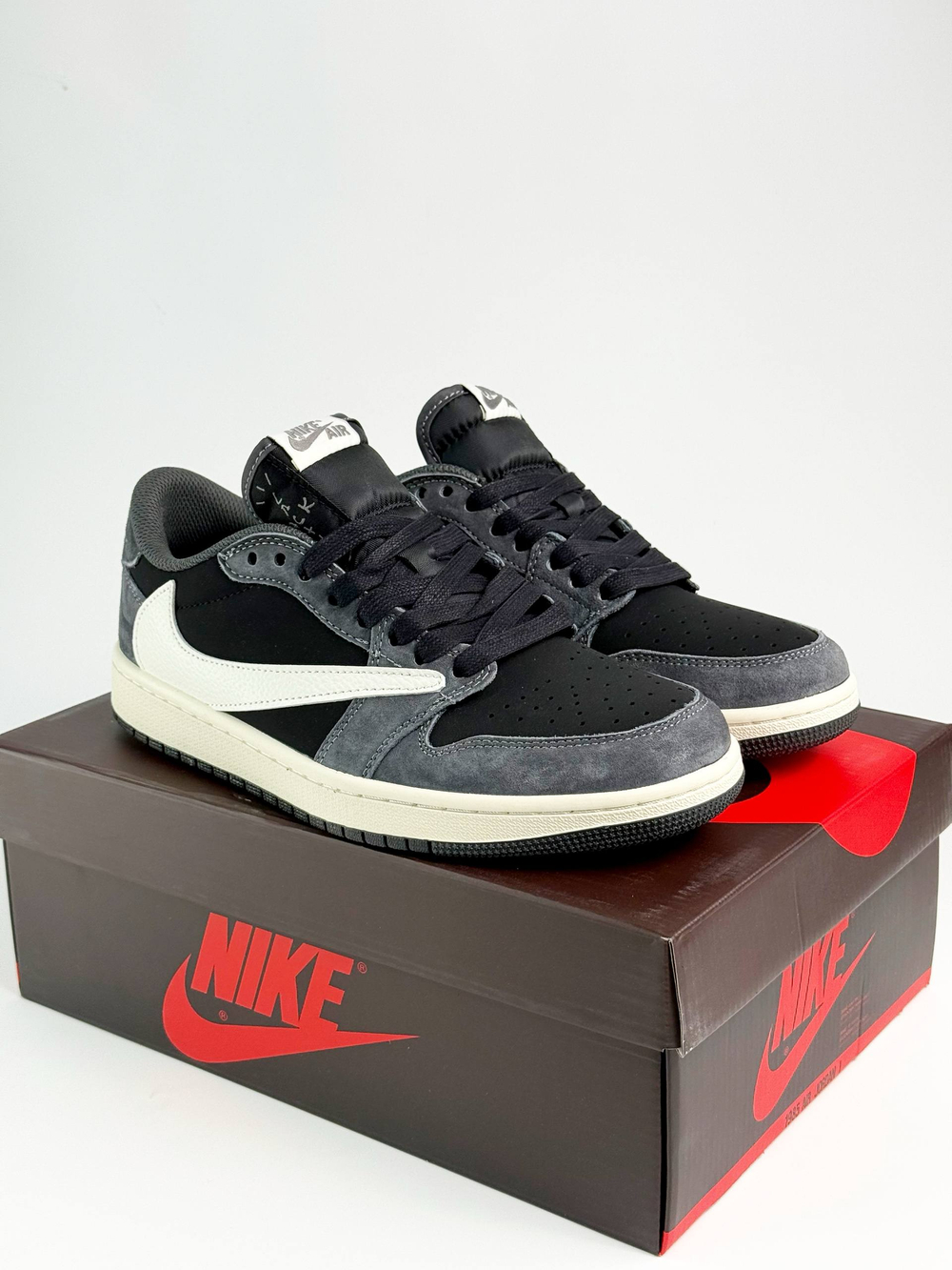 Кроссовки Nike Air Jordan 1 Low & Travis Scott #B99 (сер.)