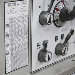 SPF-1000PS универсальный токарный станок с УЦИ
