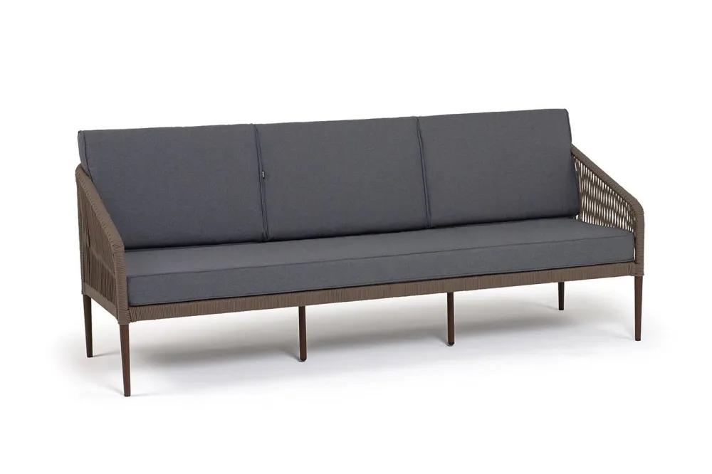 "Канны" диван 3-местный плетеный из роупа, каркас алюминий коричневый (RAL8016) муар, роуп коричневый круглый, ткань темно-серая 027