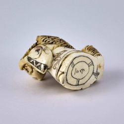 Нэцкэ Монах с волшебной шляпой и кузовом рыбы