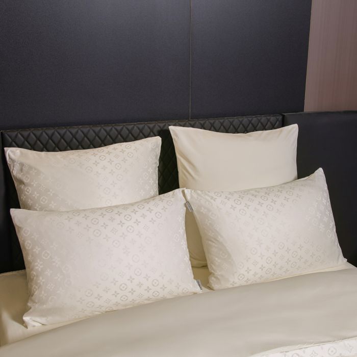 Комплект постельного белья на резинке Сатин Жаккард «Белоснежный шёпот»