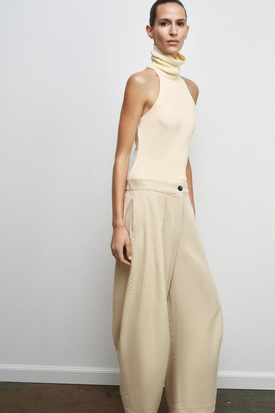 ZARA ТОП С ВЫСОКИМ ВОРОТНИКОМ БЕЗ РУКАВОВ, ЭКРЮ