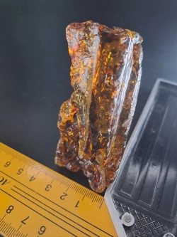 Копал молодой янтарь коллекционный 94 гр