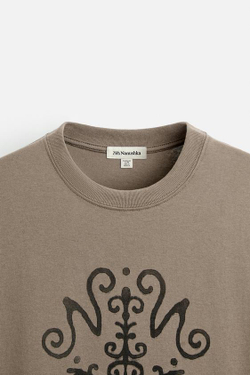 ZARА X NANUSHKA ФУТБОЛКА С ПРИНТОМ, КОРИЧНЕВЫЙ