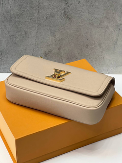 Сумка Louis Vuitton Lockme Chain East West