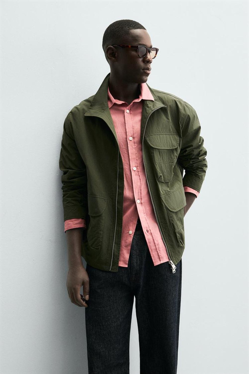 ZARA ТЕХНИЧЕСКАЯ ПАРКА С КАРМАНАМИ, ЗЕЛЕНЫЙ