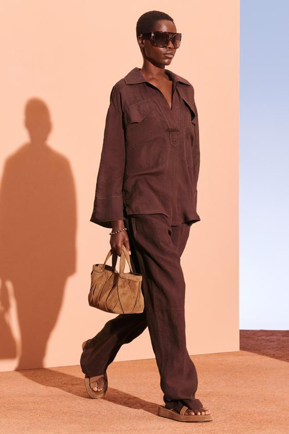 ZARA БРЮКИ СО СРЕДНЕЙ ТАЛИЕЙ ИЗ 100% ЛЬНА, ТЕМНО-КОРИЧНЕВЫЙ