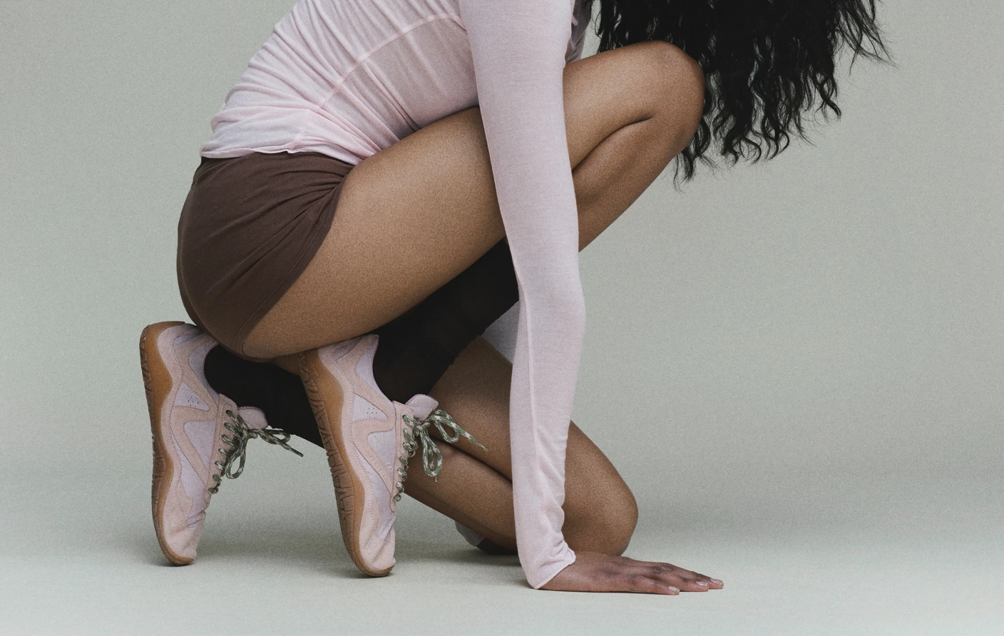 INUIKII весна-лето 2026: купить сандалии, кеды и шлепанцы