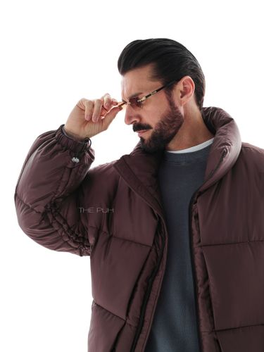 Короткий стеганый пуховик в цвете шоколад