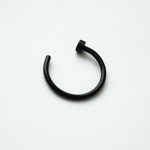 Кольцо с фиксатором для пирсинга носа. Медицинская сталь, титановое анодирование (черное). 1 шт