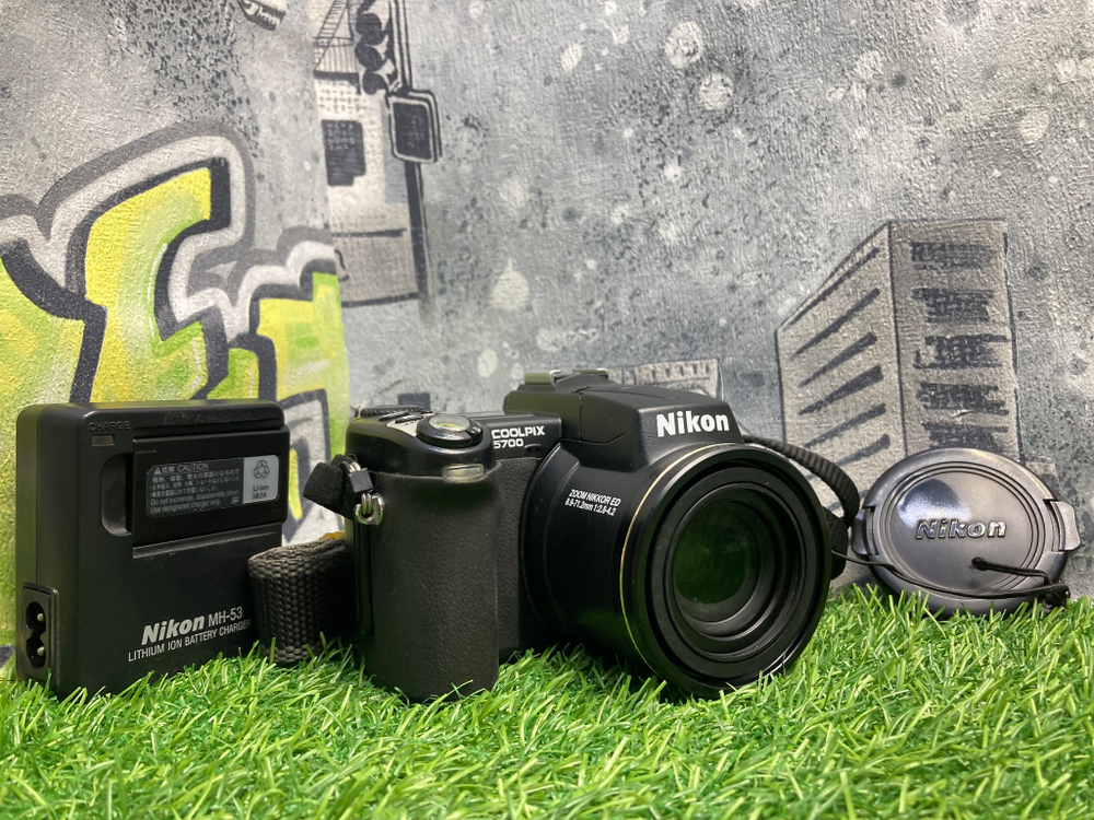 Nikon Coolpix 5700