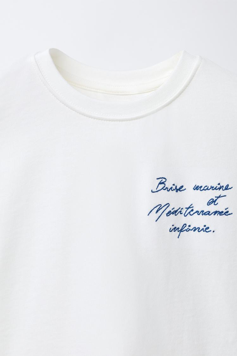 ZARA ФУТБОЛКА С ВЫШИТОЙ НАДПИСЬЮ, ЭКРЮ