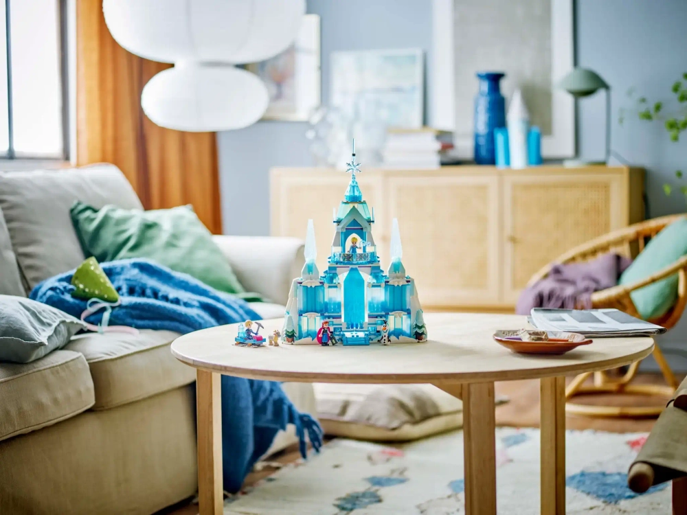 Конструктор LEGO Disney 43244 Ледяной дворец Эльзы