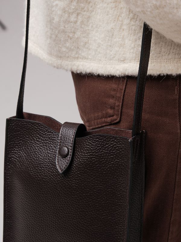 Женская кожаная сумка кросс-боди DBR 30919 темно-коричневый