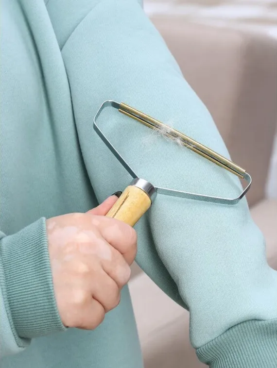 Скребок для чистки одежды, ковров, мебели, 16,5×12,5 см, ручка сосна