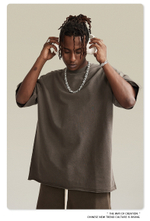 Костюм мужской футболка с шортами с эффектом потёртости.