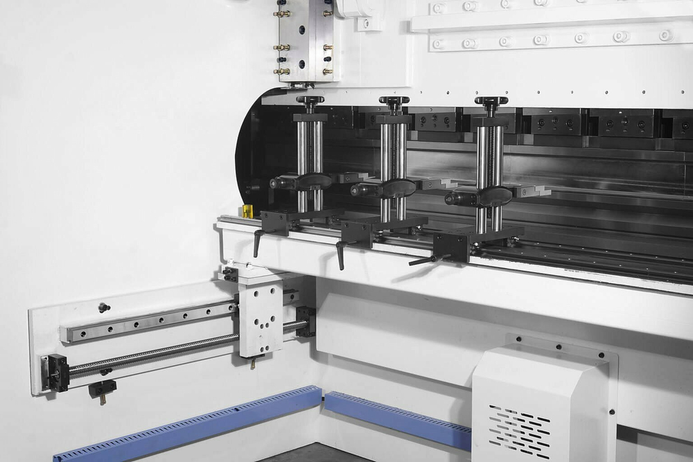 Листогибочные гидравлические прессы с ЧПУ контроллером MetalTec TP10S HBM 125/3200C