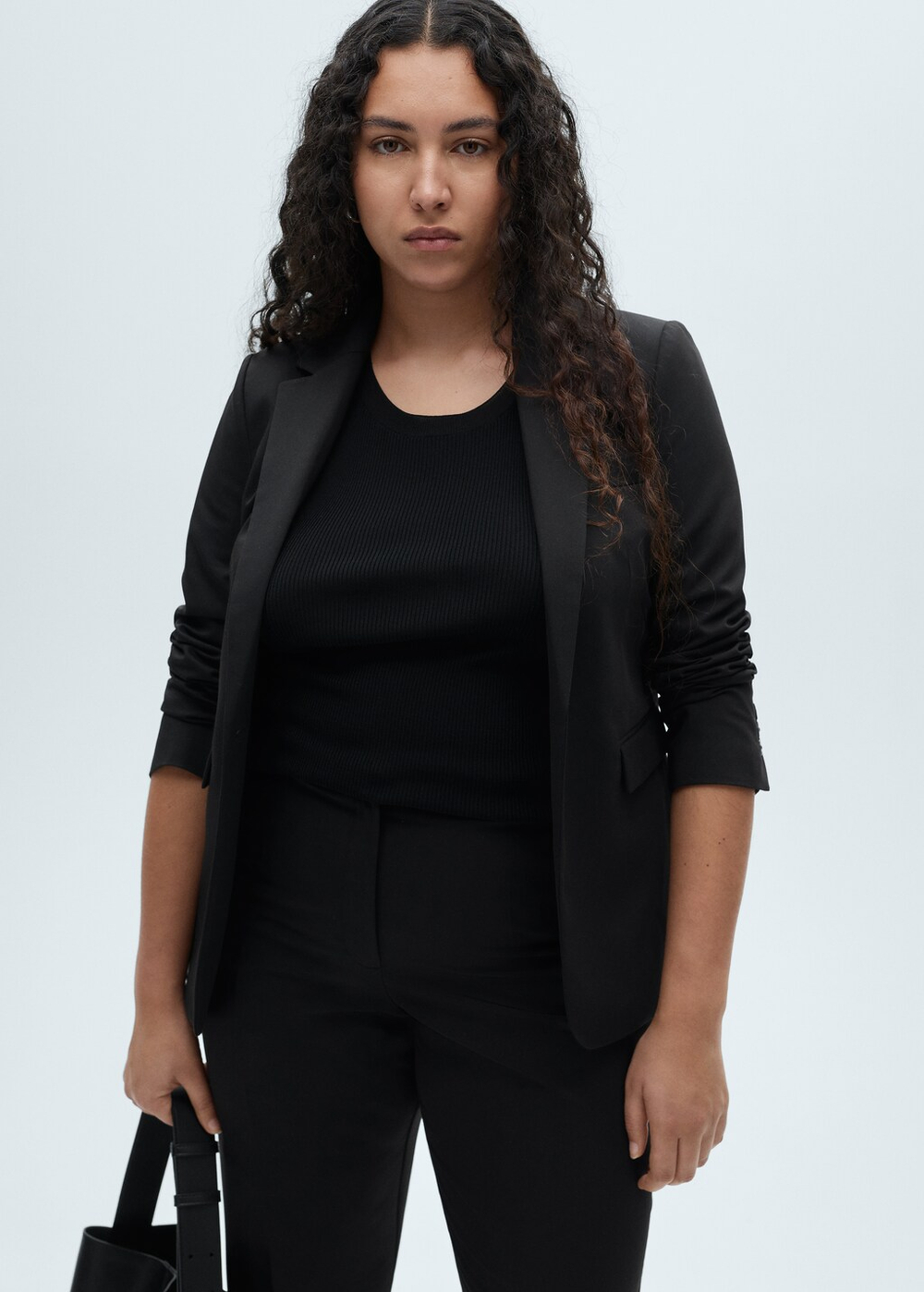 Костюмный приталенный блейзер